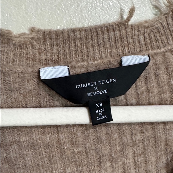 Chrissy Teigen x REVOLVE Sedona Pullover Sweater in Taupe Size XS - Picture 6 of 11